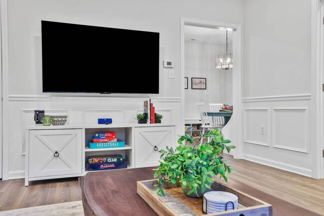 Primary Photo - 193 Scarlet Oak Dr