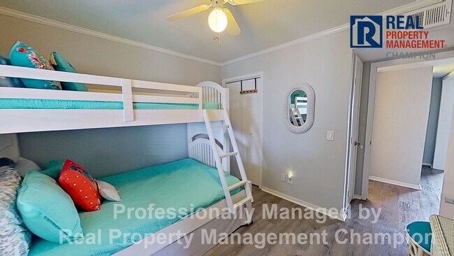 Building Photo - Year Round Fully Furnished Ocean View Condo on Carolina Beach