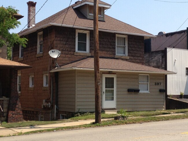 Building Photo - 897 E Maiden St