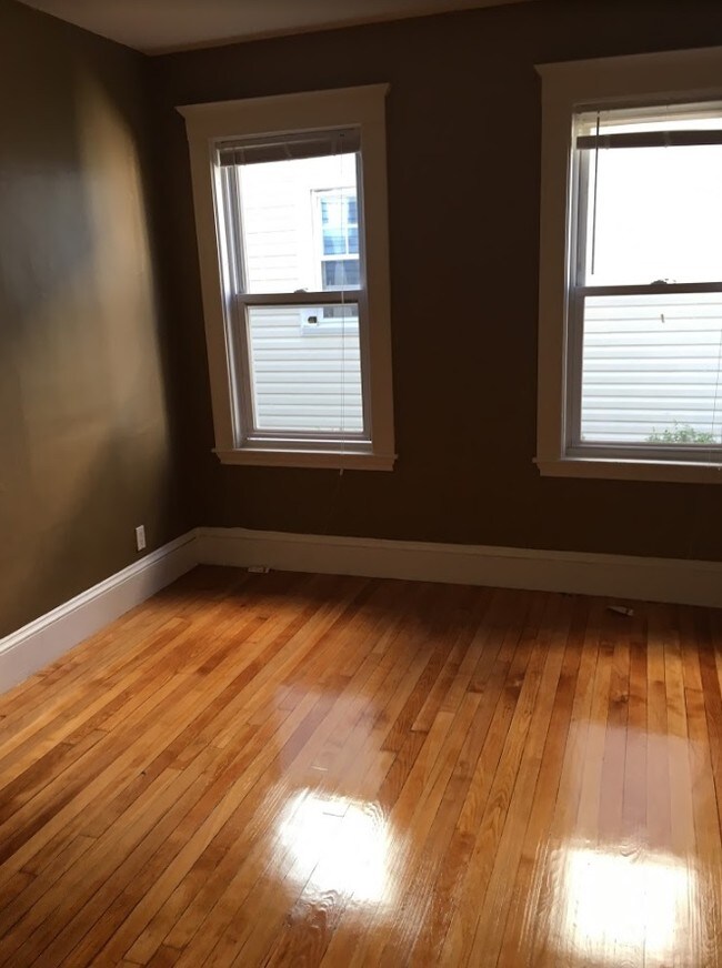 Building Photo - 295-297 Washington St. #297