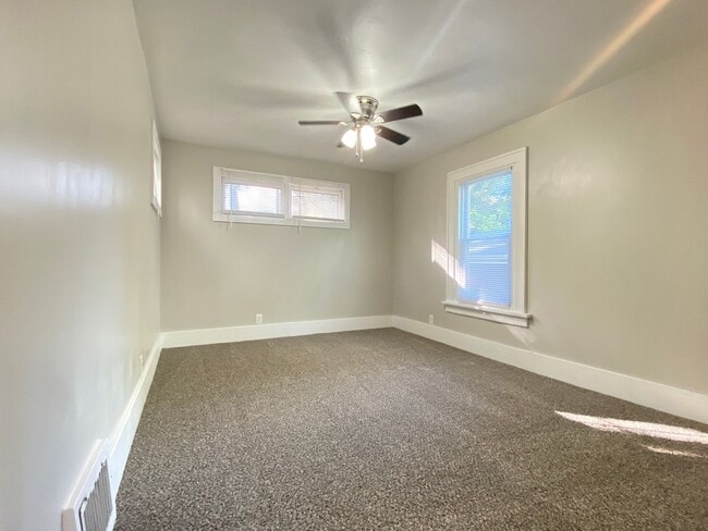 Building Photo - 2 Bed Home With A Den Michigan City