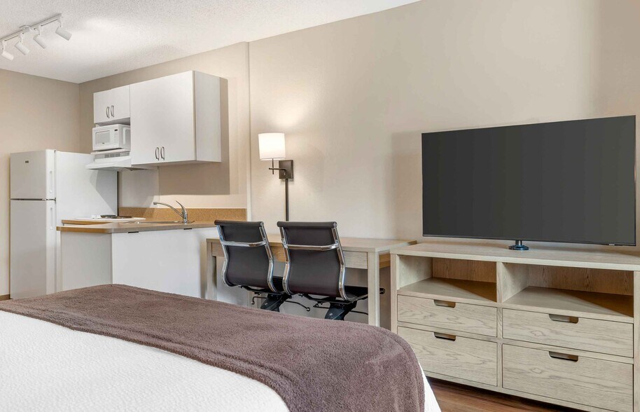 Building Photo - Furnished Studio-San Diego - Carlsbad Village by the Sea