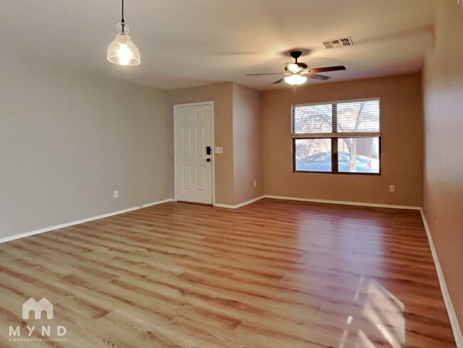 Building Photo - 11529 W Flores Dr