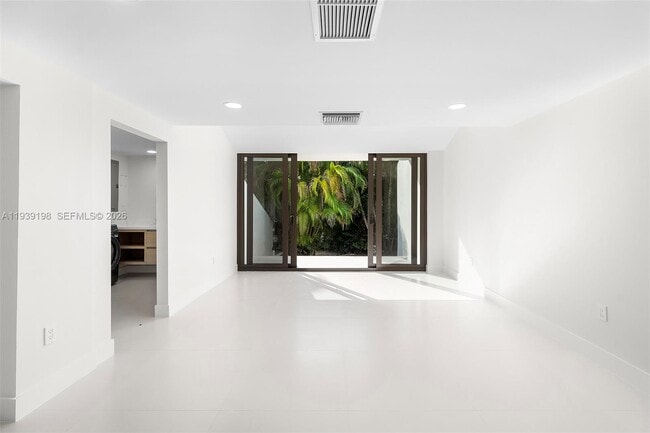 Building Photo - 7540 Los Pinos Blvd