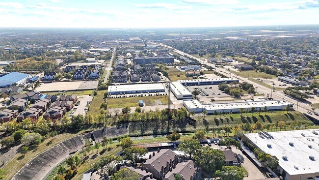 Building Photo - 6633 W Airport Blvd