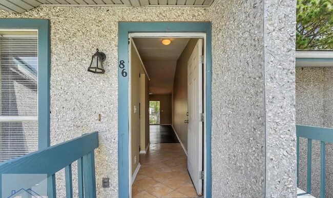 Building Photo - 910 Brett Dr