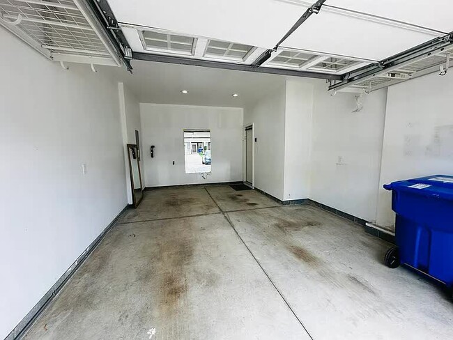 Building Photo - 5604 Benoni Ct