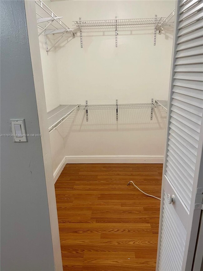 Building Photo - 6695 Racquet Club Dr