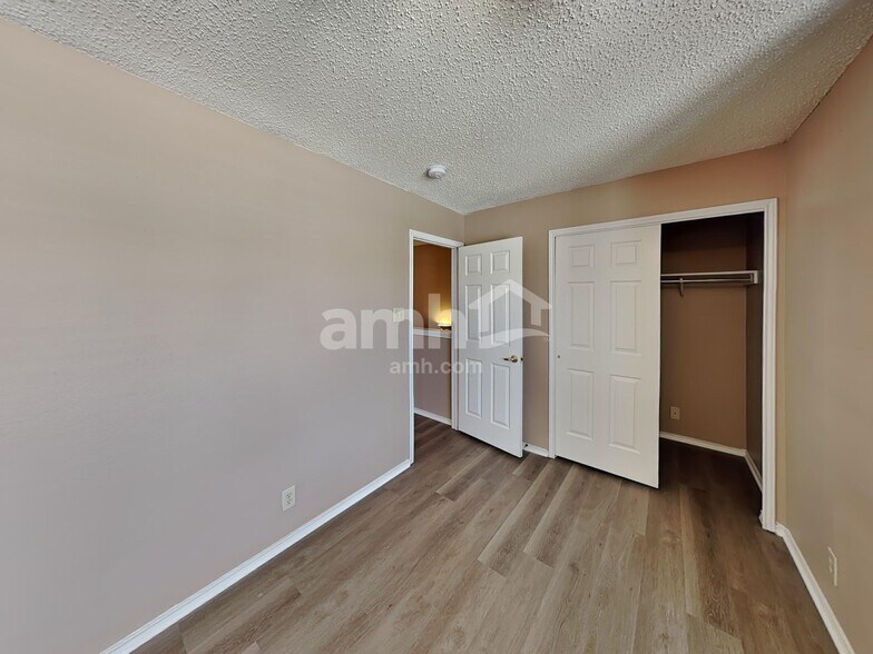 Building Photo - 769 Willow Crossing