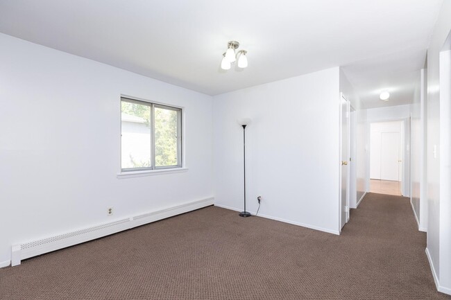 Building Photo - 52,54-54 Blydenburgh Ave