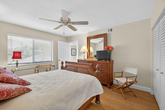 Building Photo - 16941 Waterbend Dr
