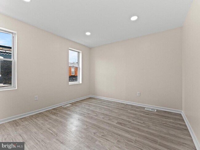 Building Photo - 2211 Pierce St