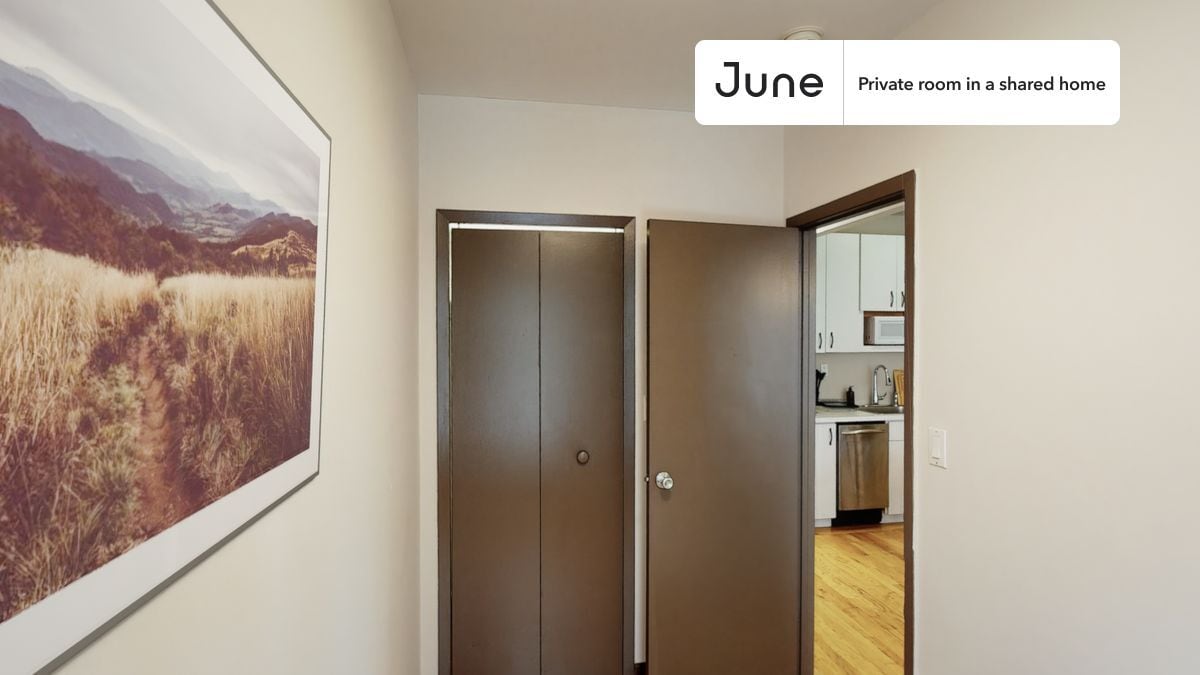 Building Photo - Room in Shared 3 bed/1 bath home