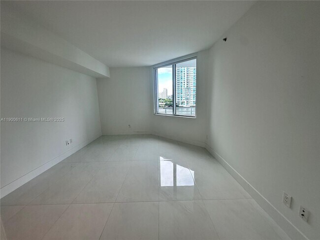 Building Photo - 335 S Biscayne Blvd