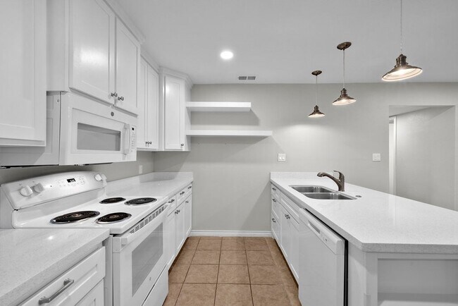 Building Photo - 1313 Harbor Island Dr