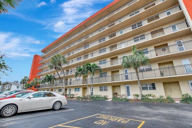 Building Photo - 2350 NE 14th Street Causeway