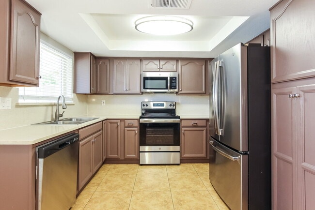 Building Photo - 1518 E Carter Rd