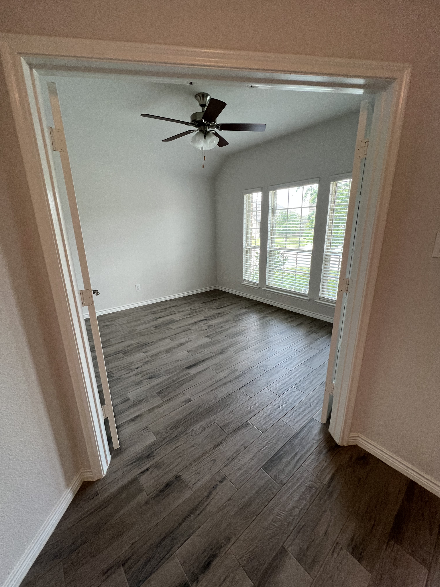 Building Photo - 3057 Maverick Dr