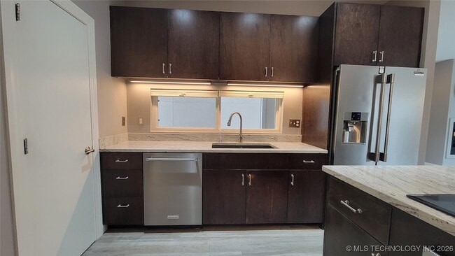 Building Photo - 1430 S Quincy Ave