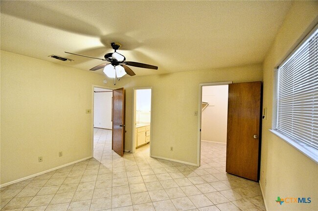 Building Photo - 788 Mary Preiss Dr