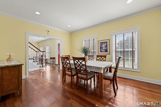 Building Photo - 56 Barholm Ave