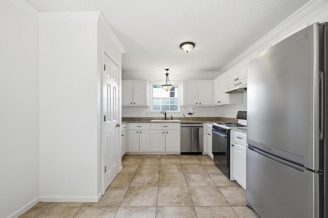 Building Photo - New rental move in ready! 4 bedrooms | 2 bathooms