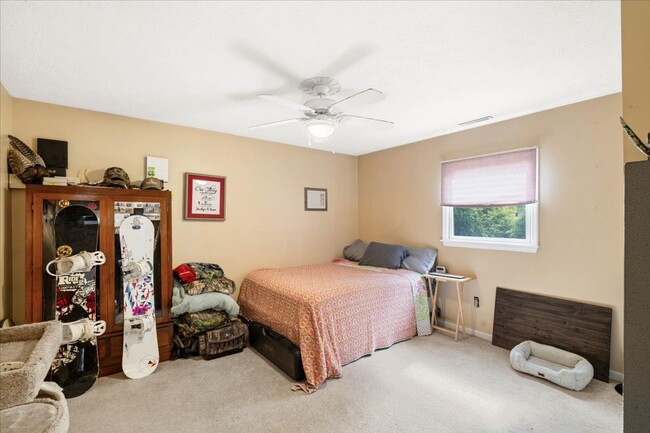 Building Photo - Spacious Home with Amazing Fenced Yard in ...
