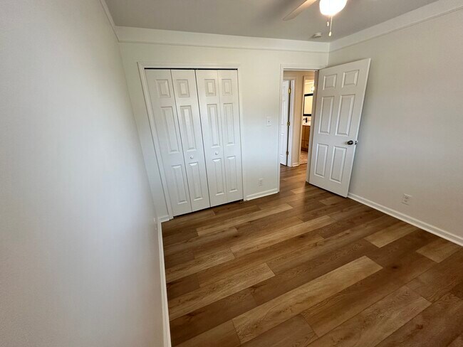 Building Photo - Impeccably Clean Warren Ranch!