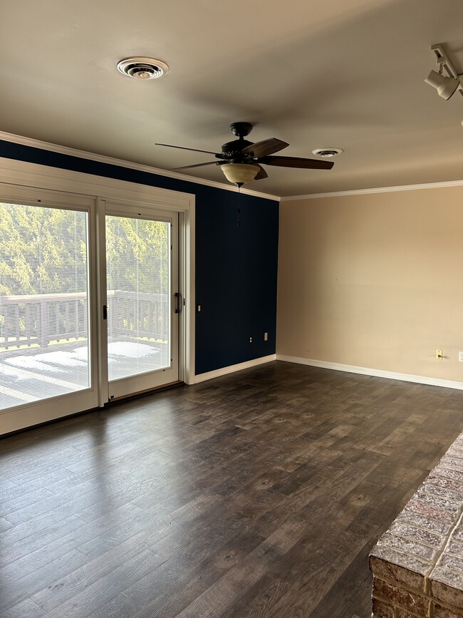 8‘ wide sliding door to rear deck and yard - 303 Seminole Ct