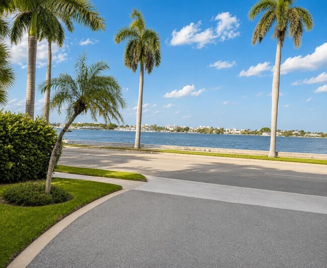 Building Photo - 1527 S Flagler Dr