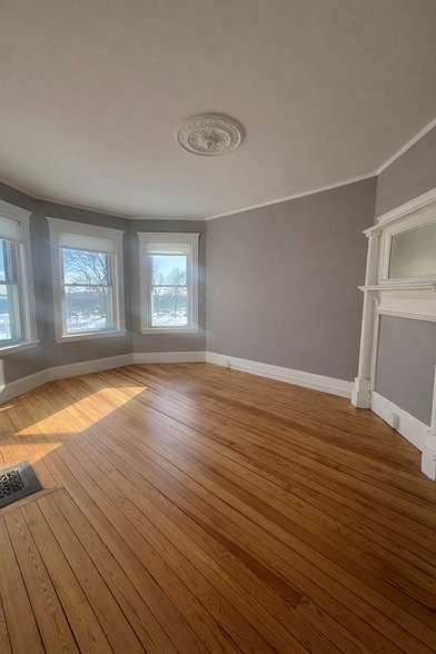 Building Photo - 53 Farragut Rd