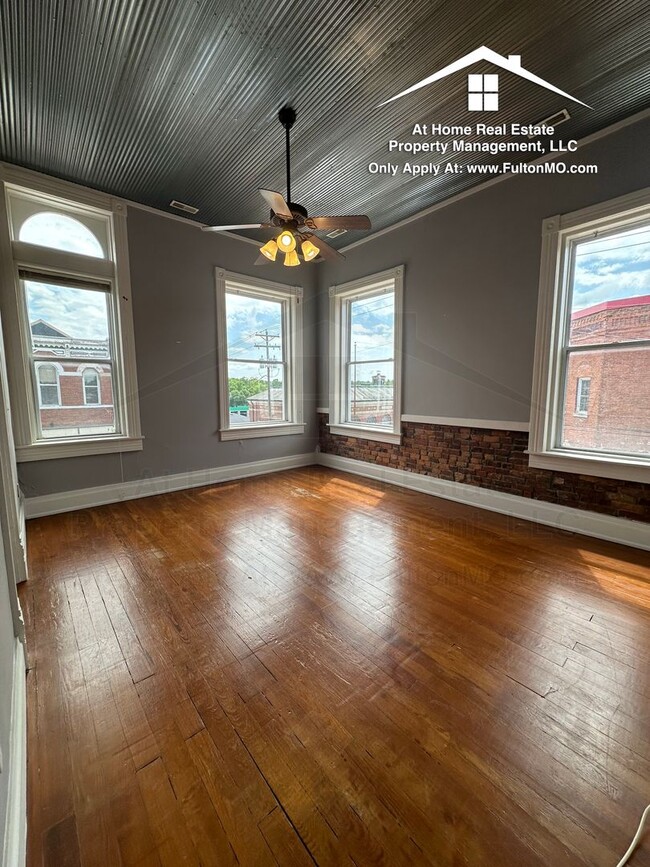 Primary Photo - 510 Nichols St