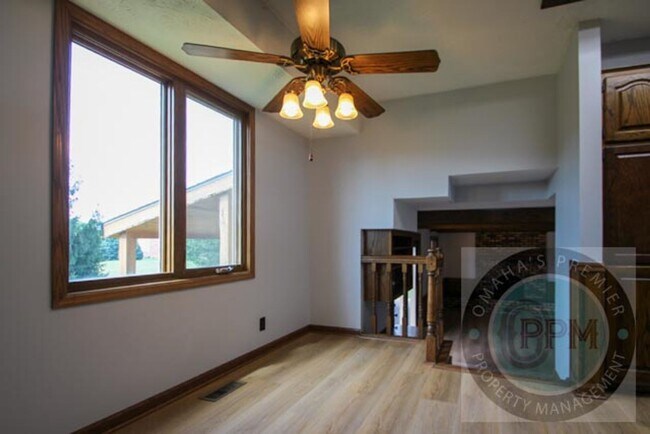 Building Photo - 5614 N 116th Ave