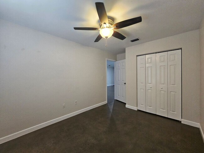 Building Photo - 3/2 Home in Palm Grove