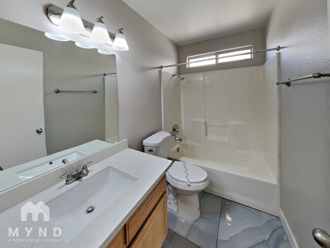 Building Photo - 5304 Del Lago Dr