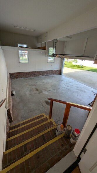 Building Photo - 102 Bridge Dr