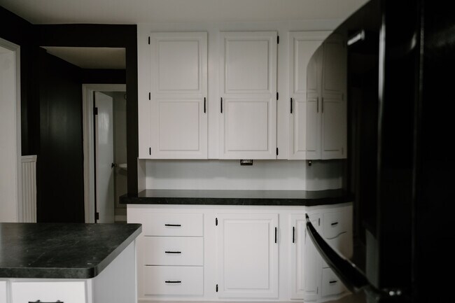 Building Photo - 354 Terrace Blvd