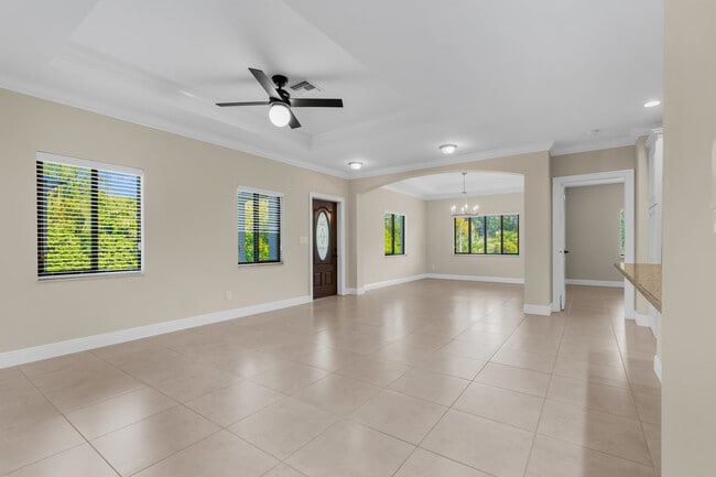 Building Photo - 4400 Vanda Dr