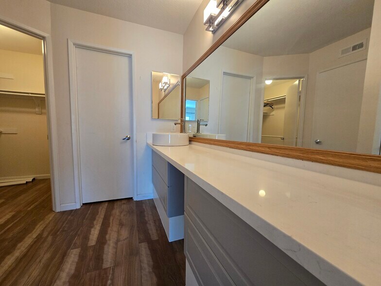Building Photo - 25671 Le Parc