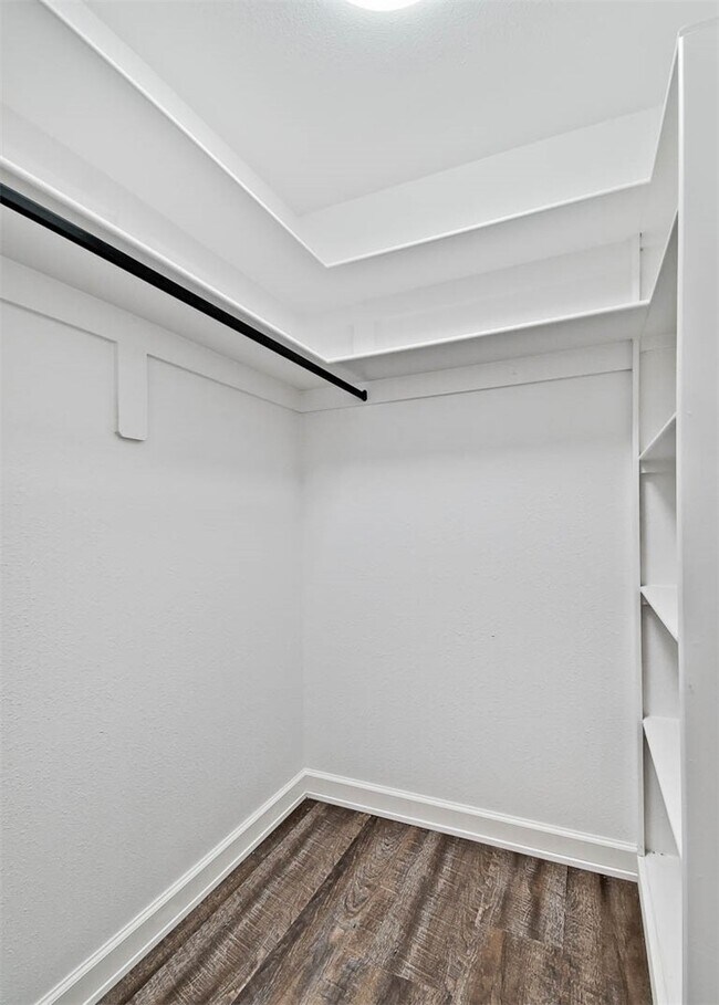 Building Photo - 902 SW Hopi Cir