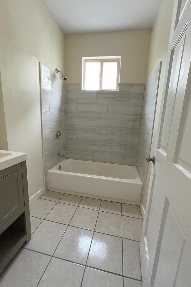 Building Photo - 102 Lexington Ave