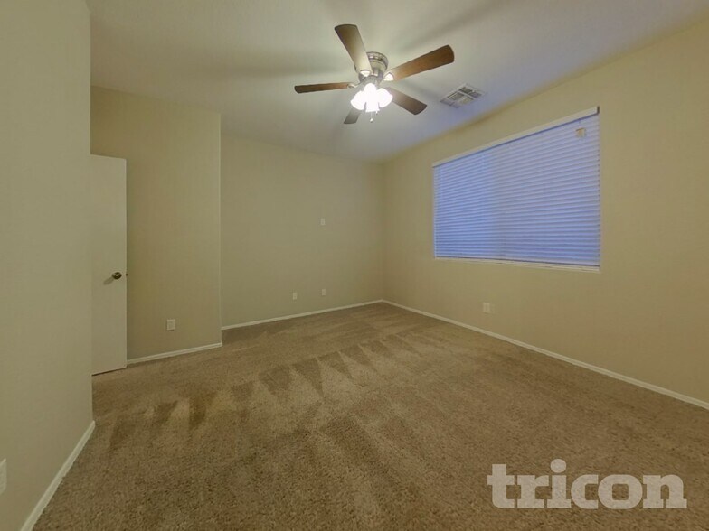 Building Photo - 735 S Bedford Dr