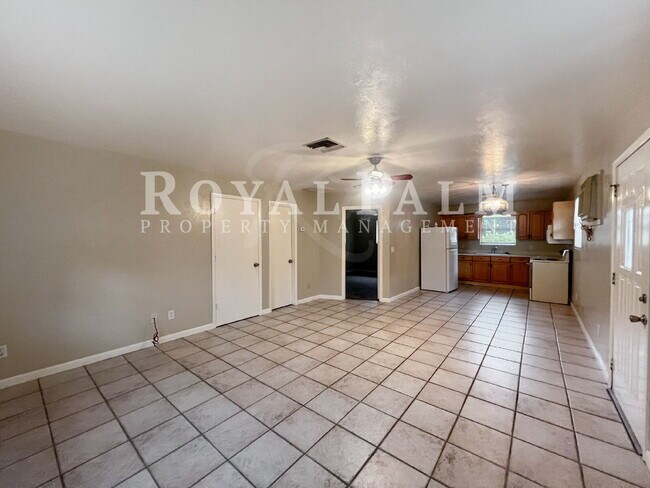 Building Photo - 27917 Washington St