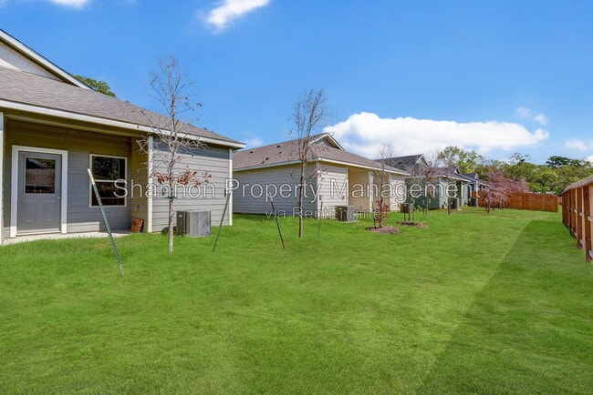 Building Photo - 407 E Avenue G