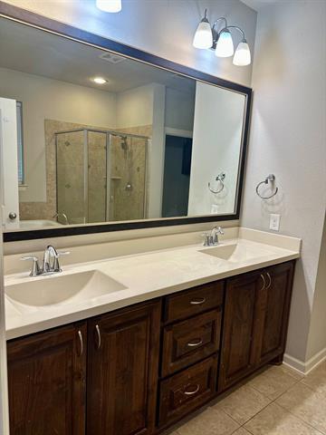 Building Photo - 1127 Ivy Charm Way