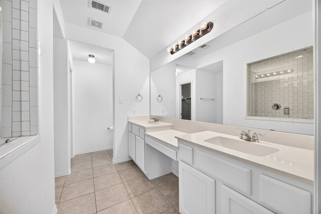 Building Photo - 16131 Sommerall Creek Ln