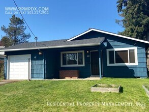 Building Photo - Classic North Portland Bungalow!