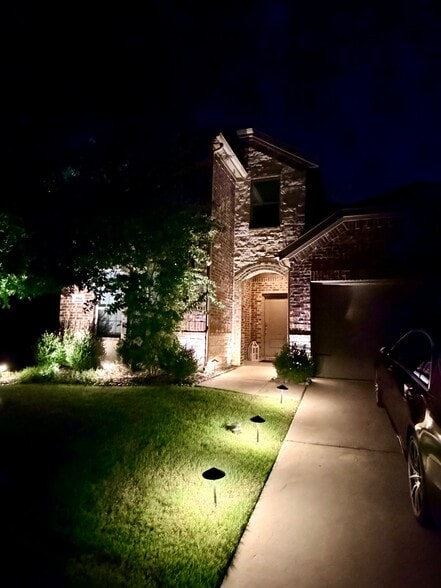 Building Photo - 901 Goldenrod Ln