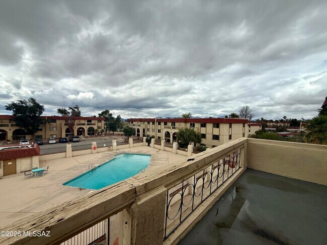 Building Photo - 6341 N Barcelona Ct