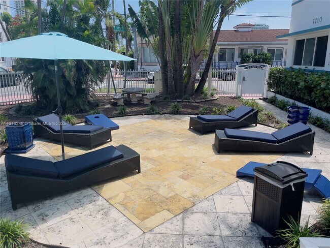 Building Photo - 7710 Harding Ave